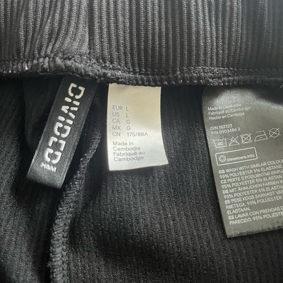 Black ribbed biker shorts - Picture 2 of 2